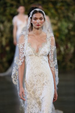 Claire Pettibone Güz 2015 Gelin Koleksiyonu gösteri