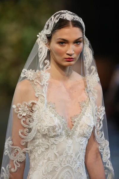 Claire Pettibone Fall 2015 Bridal Collection Show — Stock Photo, Image