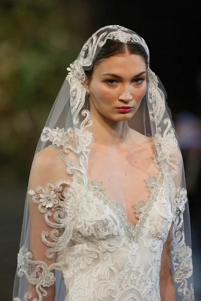 Claire Pettibone jesienią 2015 Bridal Collection Pokaż — Zdjęcie stockowe