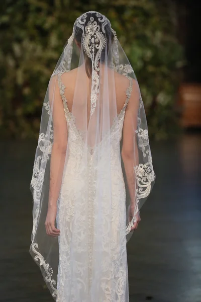 Claire Pettibone πτώση 2015 Bridal συλλογή Εμφάνιση — Φωτογραφία Αρχείου