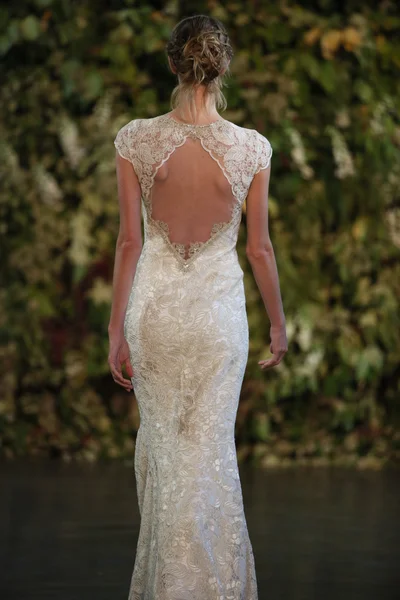 Claire Pettibone val 2015 Bridal Collection Toon — Stockfoto