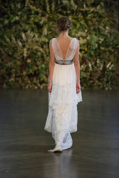 Claire Pettibone Otoño 2015 Colección nupcial Show — Foto de Stock