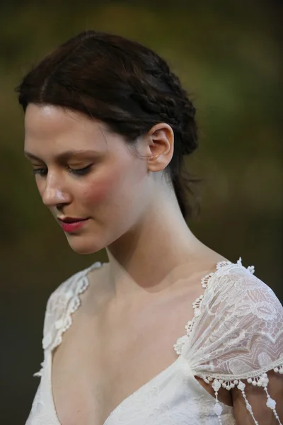 Claire pettibone Herbst 2015 Brautkollektion zeigen — Stockfoto