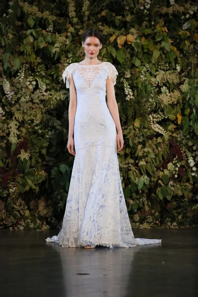 Claire pettibone Herbst 2015 Brautkollektion zeigen — Stockfoto