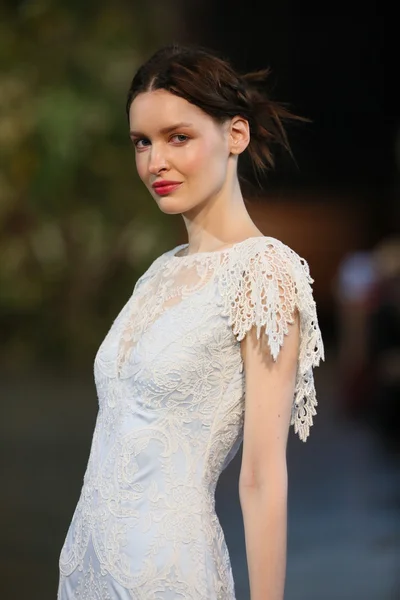 Claire pettibone Herbst 2015 Brautkollektion zeigen — Stockfoto