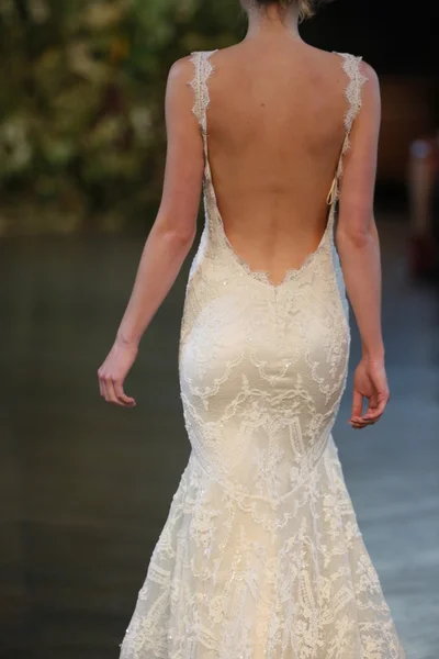 Claire Pettibone val 2015 Bridal Collection Toon — Stockfoto