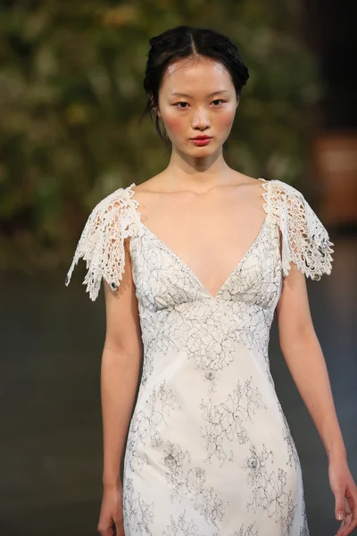 Claire Pettibone Otoño 2015 Colección nupcial Show — Foto de Stock