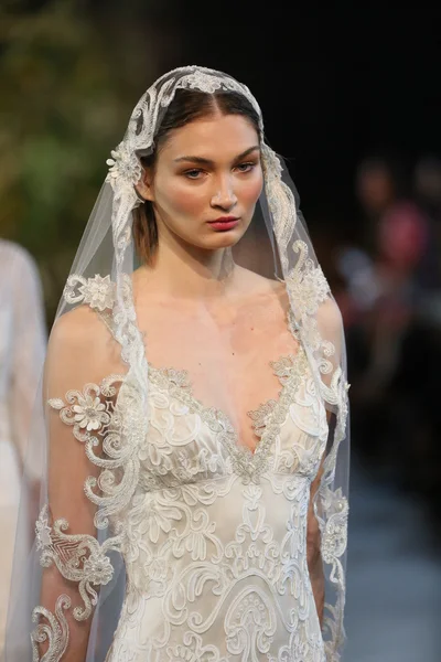 Claire Pettibone Fall 2015 Bridal Collection Show — Stock Photo, Image