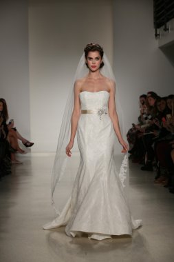 Anne Barge Güz 2015 Gelin Koleksiyonu göster