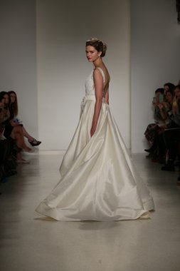 Anne Barge Güz 2015 Gelin Koleksiyonu göster