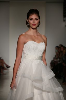 Anne Barge Güz 2015 Gelin Koleksiyonu göster