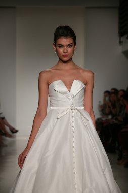 Anne Barge Güz 2015 Gelin Koleksiyonu göster