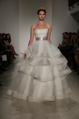 Anne Barge Güz 2015 Gelin Koleksiyonu göster