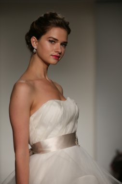 Anne Barge Güz 2015 Gelin Koleksiyonu göster