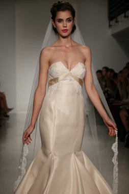 Anne Barge Güz 2015 Gelin Koleksiyonu göster