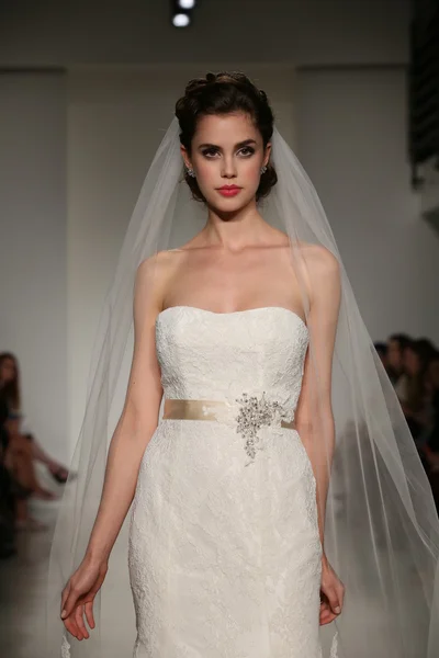 Anne Barge Fall 2015 Bridal Collection Show — Stock Photo, Image