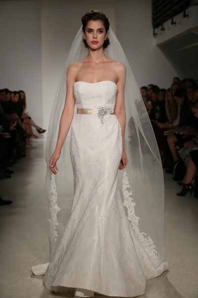 Anne Barge Musim Gugur 2015 Bridal Collection Show — Stok Foto