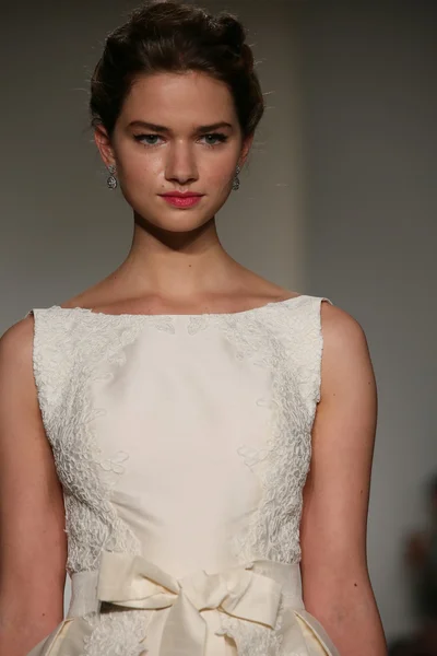 Anne Barge Fall 2015 Bridal Collection Show — Stock Photo, Image