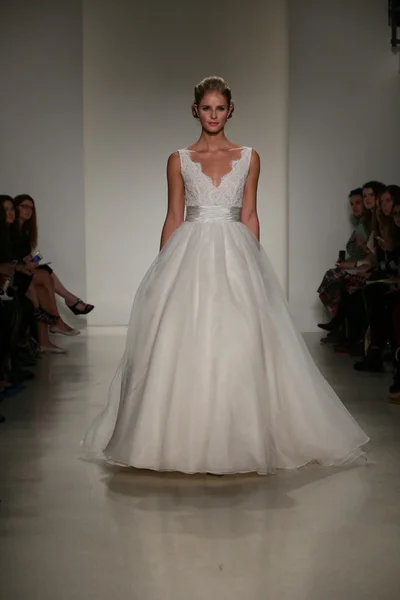 Anne Barge Fall 2015 Bridal Collection Show — Stock Photo, Image