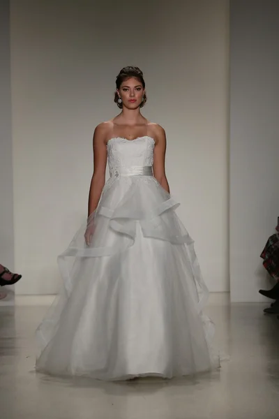 Anne Barge Fall 2015 Bridal Collection Show — Stock Photo, Image