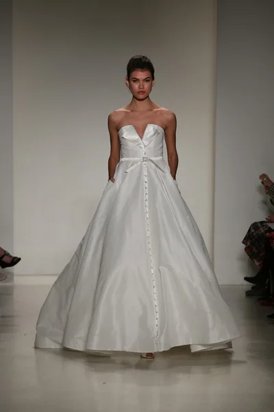 Anne Barge Fall 2015 Bridal Collection Show — Stock Photo, Image