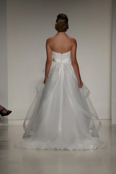 Anne Barge Fall 2015 Bridal Collection Show — Stock Photo, Image