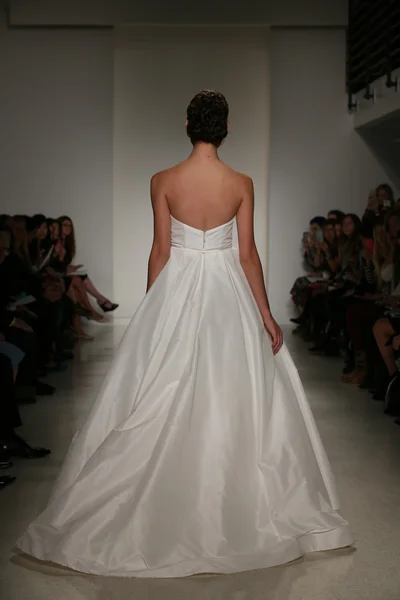 Anne Barge Fall 2015 Bridal Collection Show — Stock Photo, Image