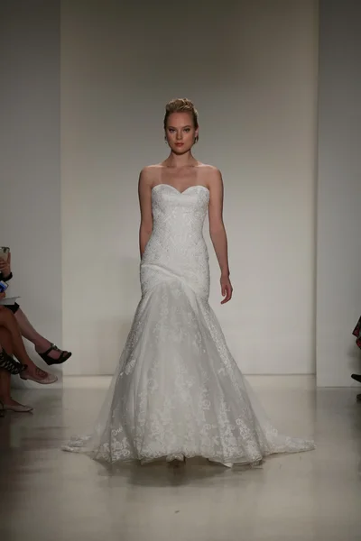 Anne Barge Fall 2015 Bridal Collection Show — Stock Photo, Image