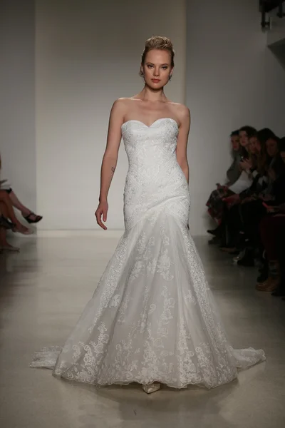 Anne Barge Fall 2015 Bridal Collection Show — Stock Photo, Image