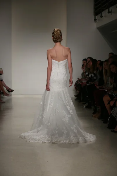 Anne Barge Fall 2015 Bridal Collection Show — Stock Photo, Image