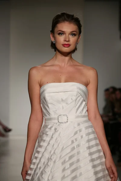 Anne Barge Fall 2015 Bridal Collection Show — Stock Photo, Image