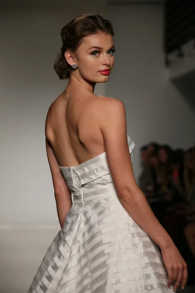 Anne Barge Fall 2015 Bridal Collection Show — Stock Photo, Image