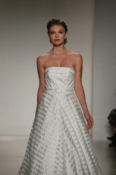 Anne Barge Fall 2015 Bridal Collection Show — Stock Photo, Image