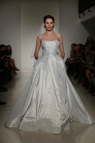 Anne Barge Fall 2015 Bridal Collection Show — Stock Photo, Image