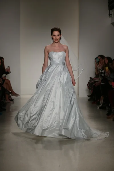 Anne Barge Fall 2015 Bridal Collection Show — Stock Photo, Image