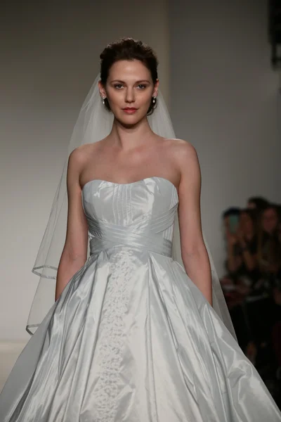 Anne Barge Automne 2015 Mariage Collection Show — Photo