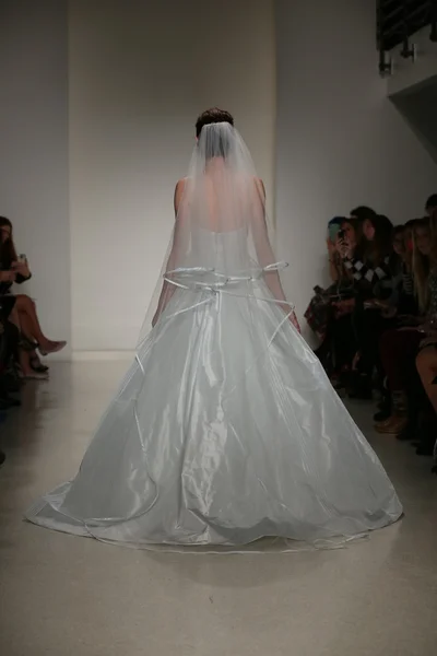 Anne Barge Fall 2015 Bridal Collection Show — Stock Photo, Image