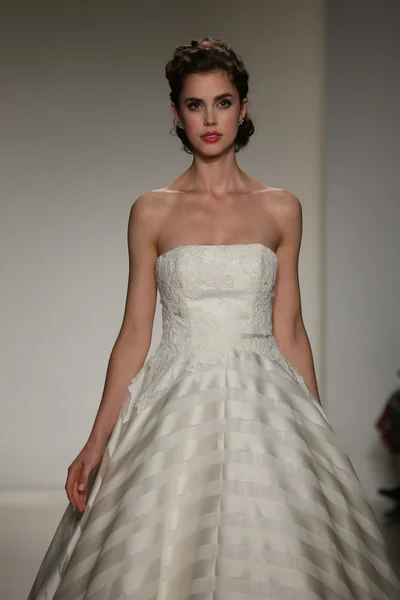 Anne Barge Automne 2015 Mariage Collection Show — Photo