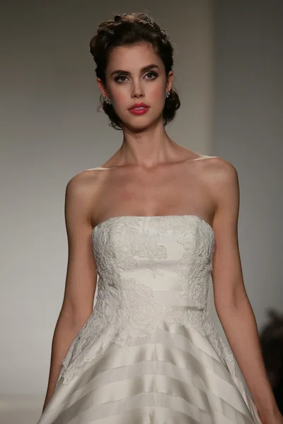 Anne Barge Fall 2015 Bridal Collection Show — Stock Photo, Image