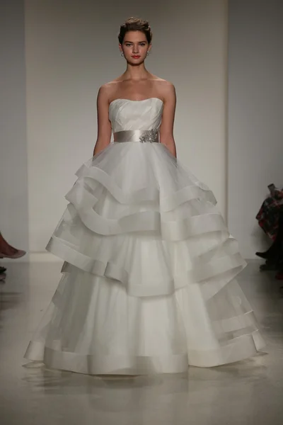 Anne Barge Fall 2015 Bridal Collection Show — Stock Photo, Image