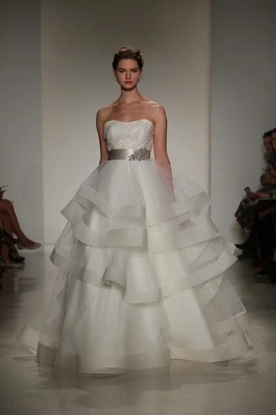 Anne Barge Fall 2015 Bridal Collection Show — Stock Photo, Image