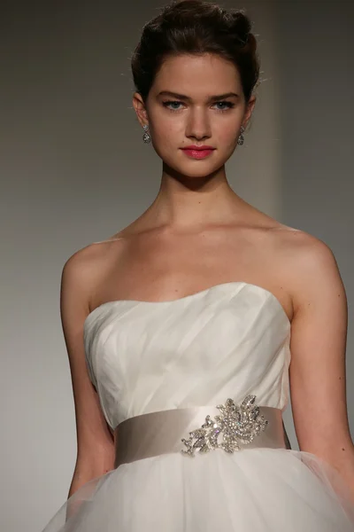 Anne Barge Fall 2015 Bridal Collection Show — Stock Photo, Image