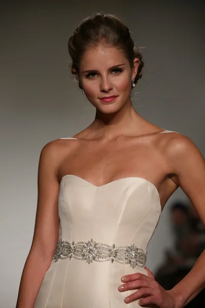 Anne Barge Automne 2015 Mariage Collection Show — Photo