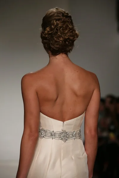 Anne Barge Fall 2015 Bridal Collection Show — Stock Photo, Image