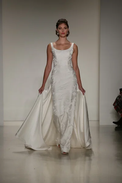 Anne Barge Fall 2015 Bridal Collection Show — Stock Photo, Image