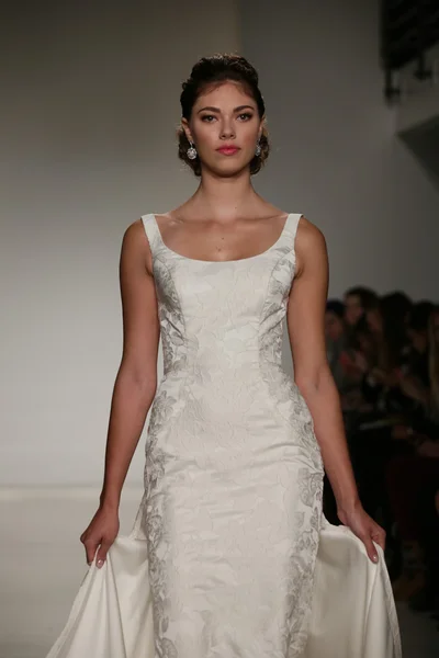 Anne Barge Fall 2015 Bridal Collection Show — Stock Photo, Image