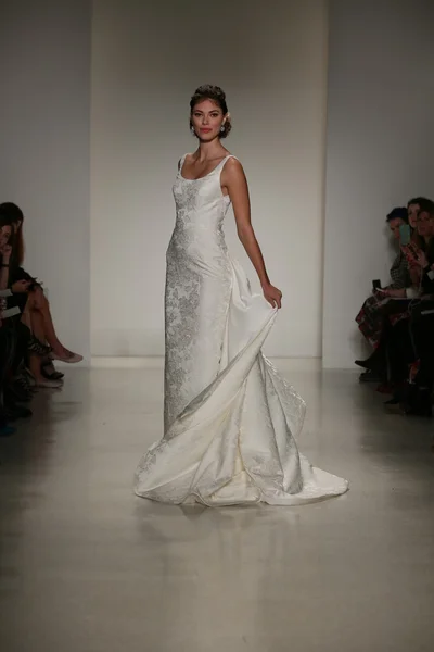 Anne Barge Fall 2015 Bridal Collection Show — Stock Photo, Image