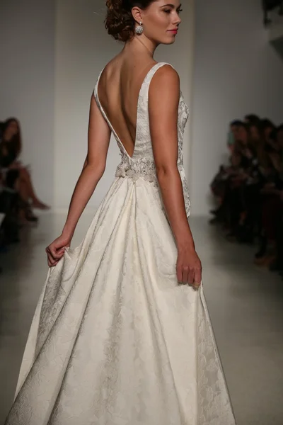 Anne Barge Fall 2015 Bridal Collection Show — Stock Photo, Image