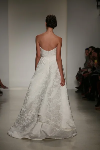 Anne Barge Fall 2015 Bridal Collection Show — Stock Photo, Image