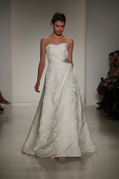 Anne Barge Fall 2015 Bridal Collection Show — Stock Photo, Image